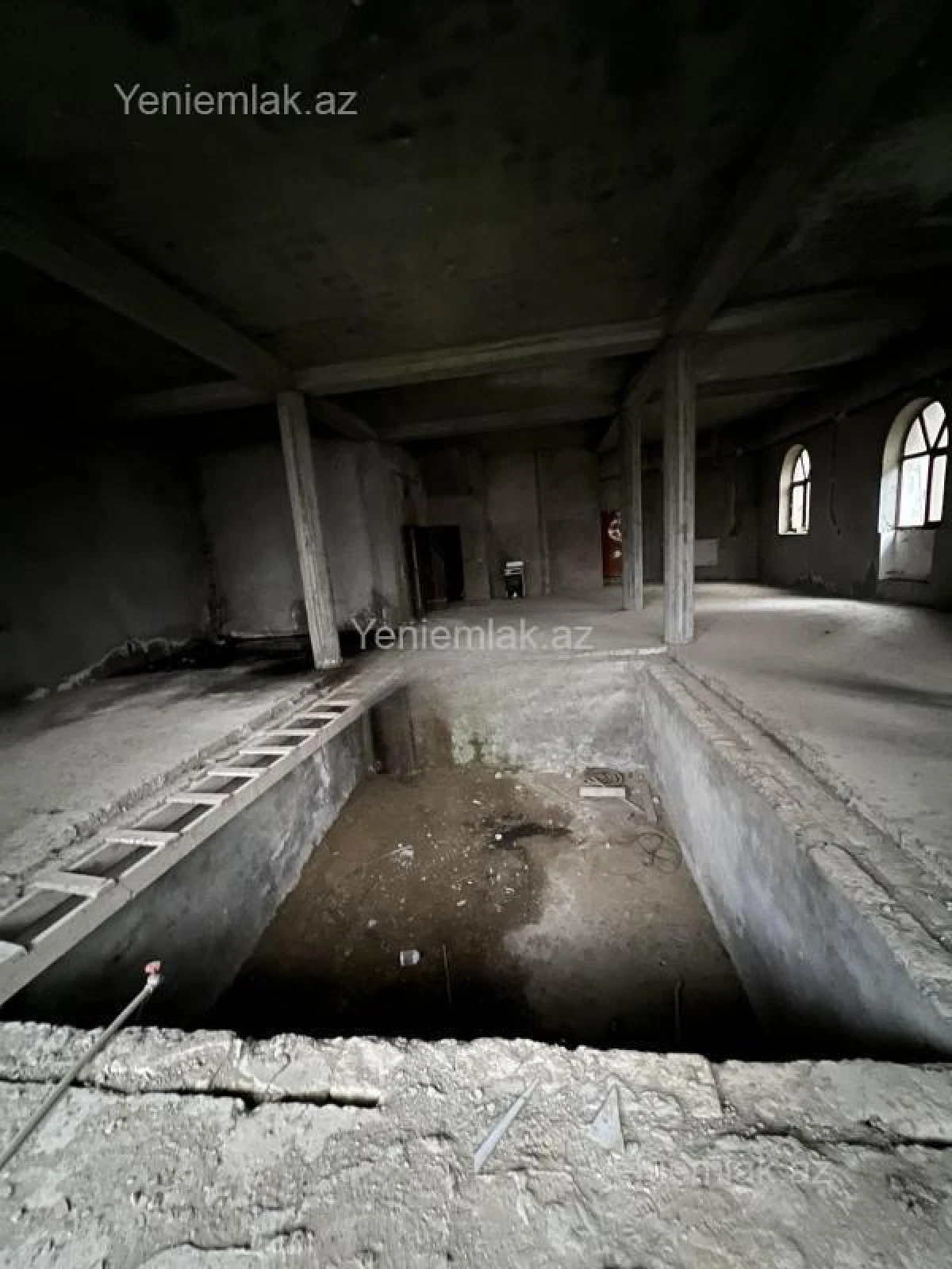 Satılır 9 otaqlı həyət evi 1500 m²