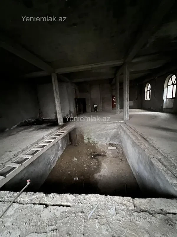 Satılır 9 otaqlı həyət evi 1500 m²