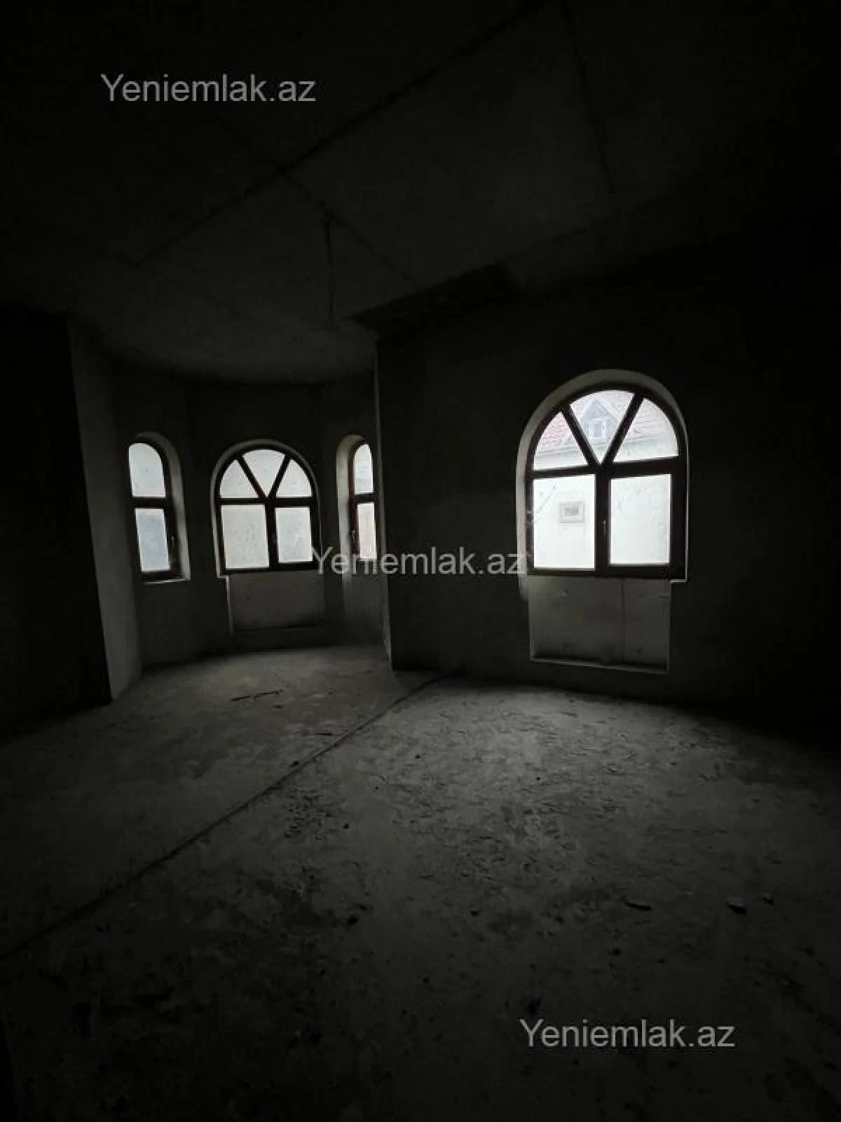 Satılır 9 otaqlı həyət evi 1500 m²