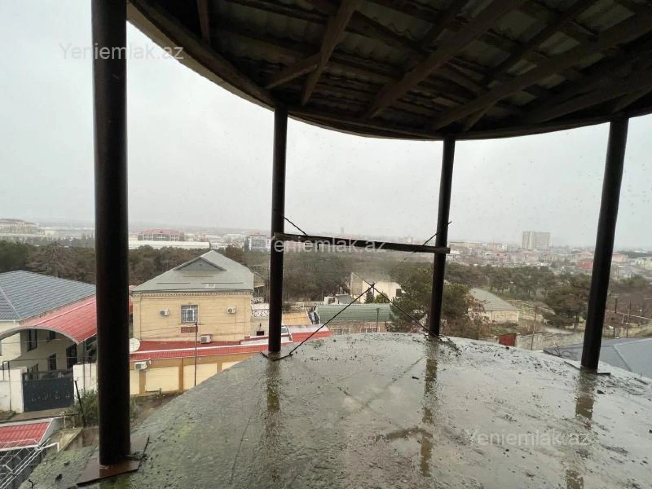 Satılır 9 otaqlı həyət evi 1500 m²
