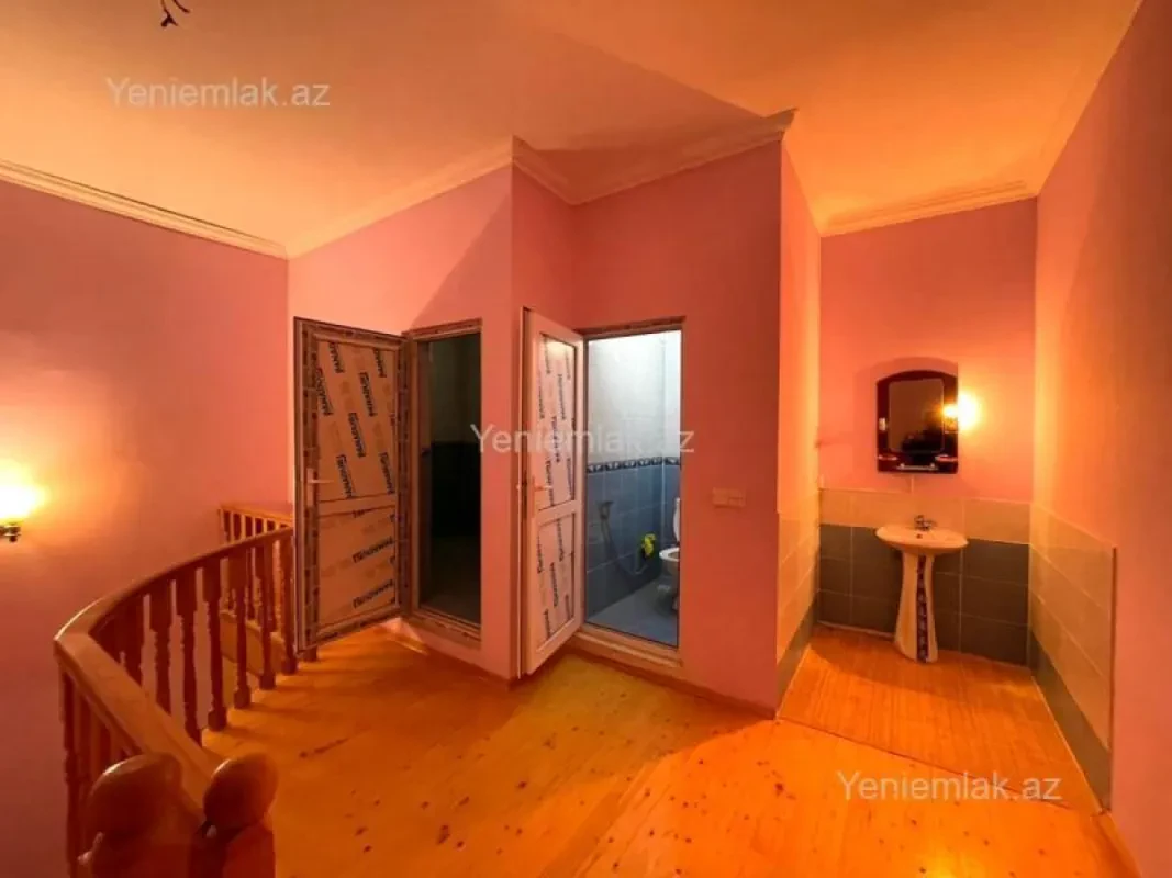 Satılır 7 otaqlı həyət evi 355 m²