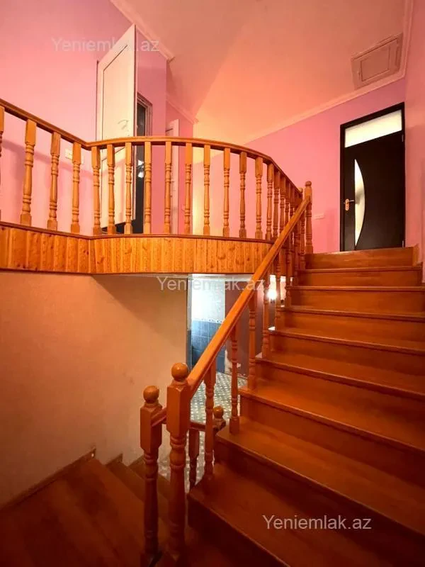 Satılır 7 otaqlı həyət evi 355 m²