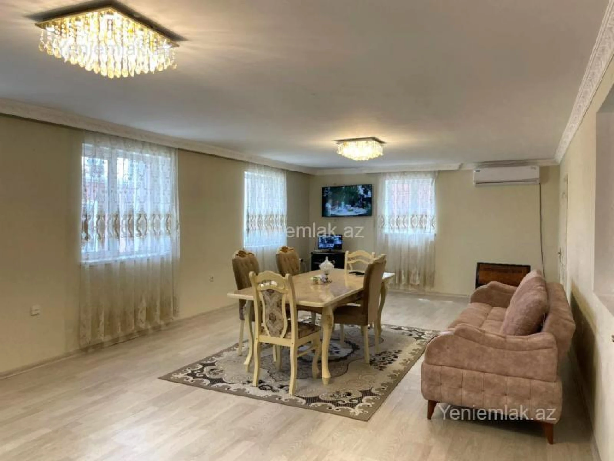 Satılır 7 otaqlı həyət evi 355 m²