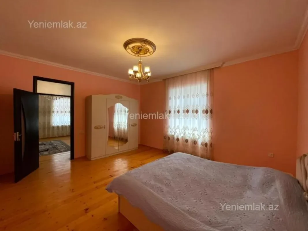 Satılır 7 otaqlı həyət evi 355 m²