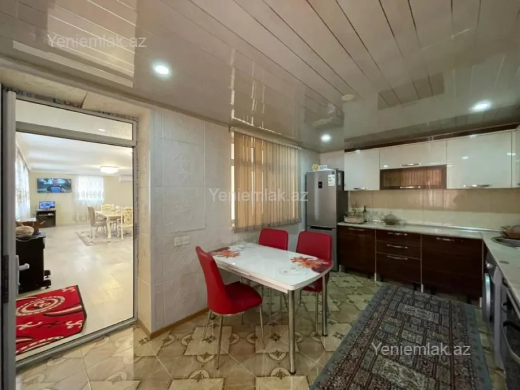 Satılır 7 otaqlı həyət evi 355 m²