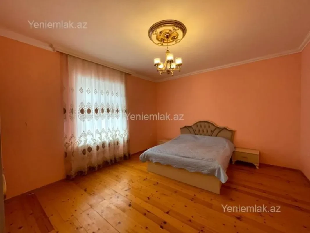 Satılır 7 otaqlı həyət evi 355 m²