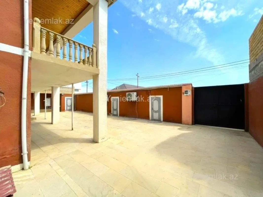 Satılır 7 otaqlı həyət evi 355 m²