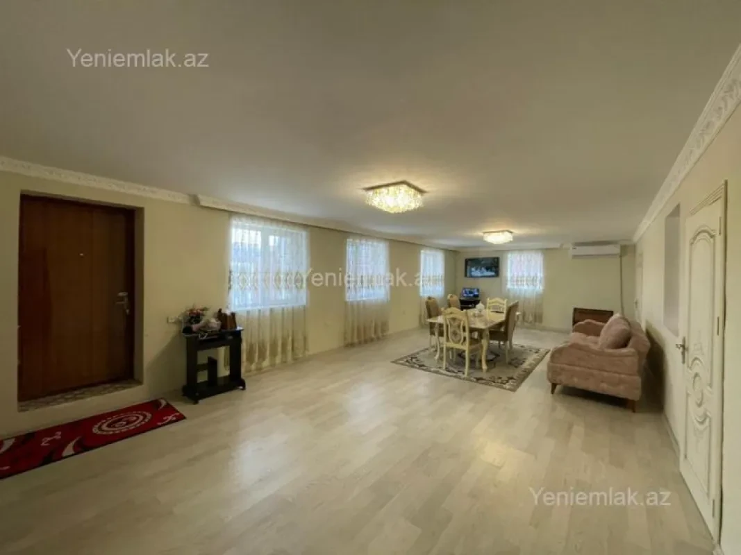 Satılır 7 otaqlı həyət evi 355 m²
