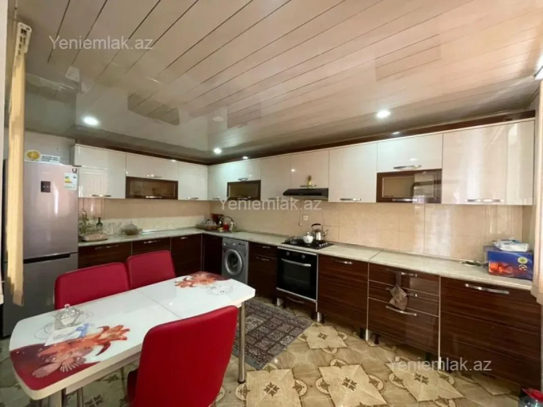 Satılır 7 otaqlı həyət evi 355 m²
