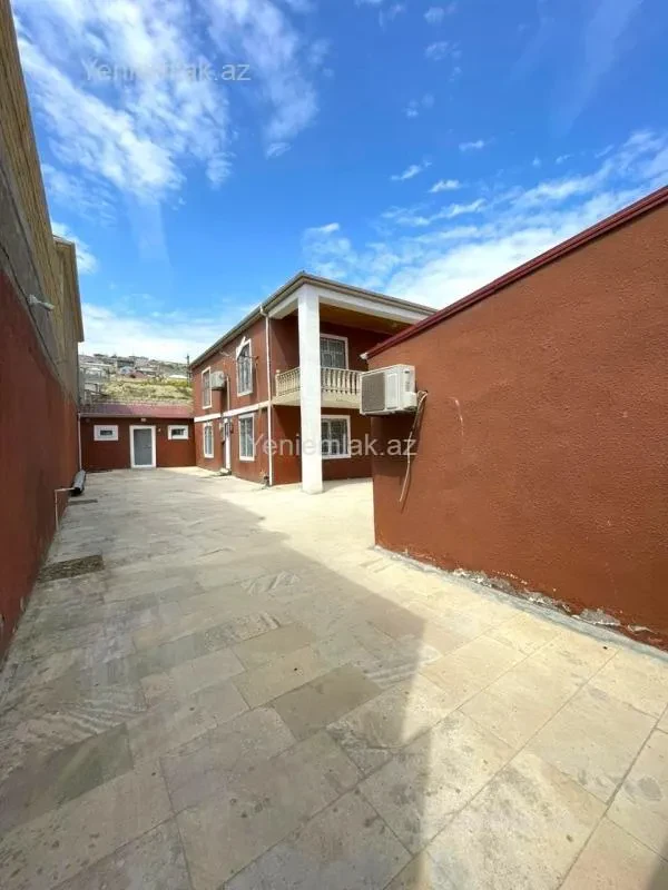 Satılır 7 otaqlı həyət evi 355 m²