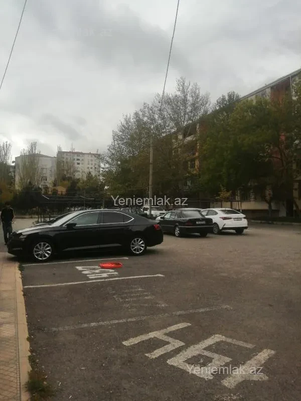 Satılır 3 otaqlı köhnə tikili 90 m²