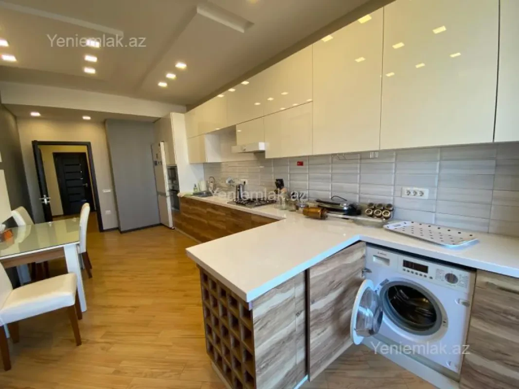 Satılır 3 otaqlı yeni tikili 150 m²