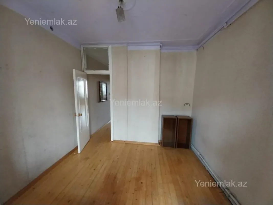 Satılır 1 otaqlı köhnə tikili 40 m²
