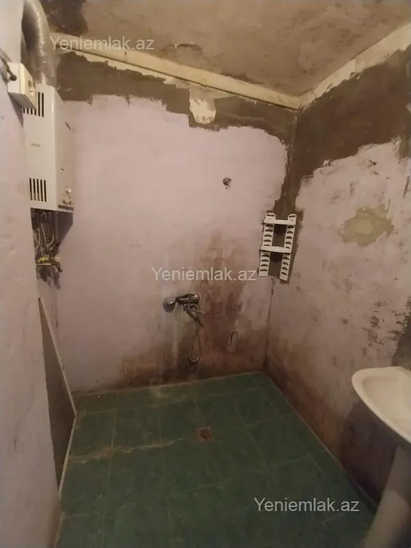 Satılır 1 otaqlı köhnə tikili 40 m²