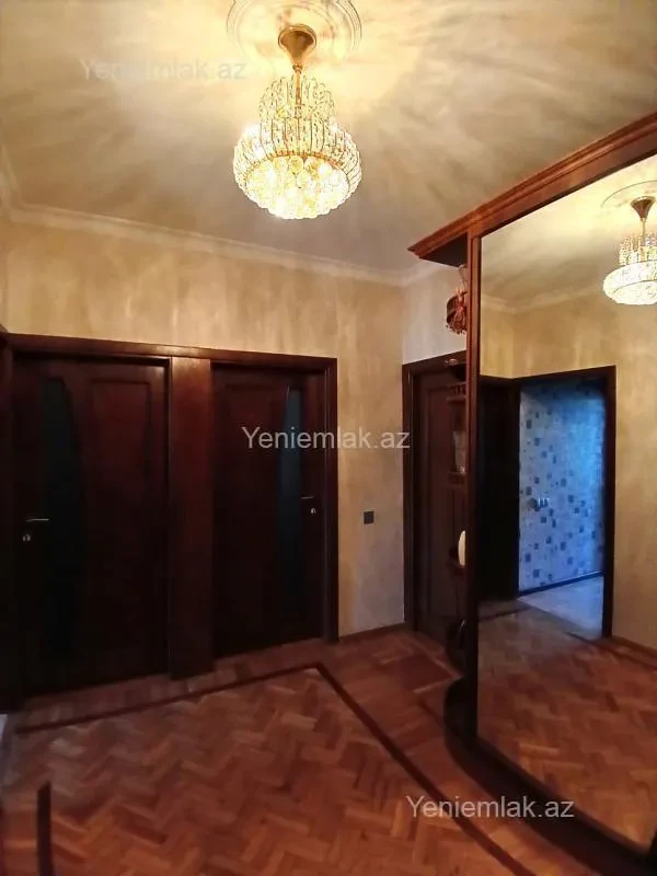 Satılır 4 otaqlı köhnə tikili 120 m²