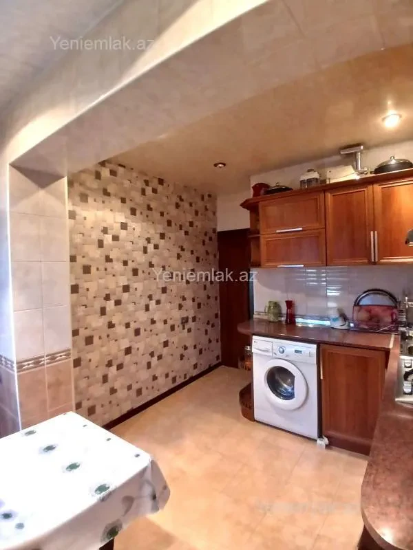 Satılır 4 otaqlı köhnə tikili 120 m²