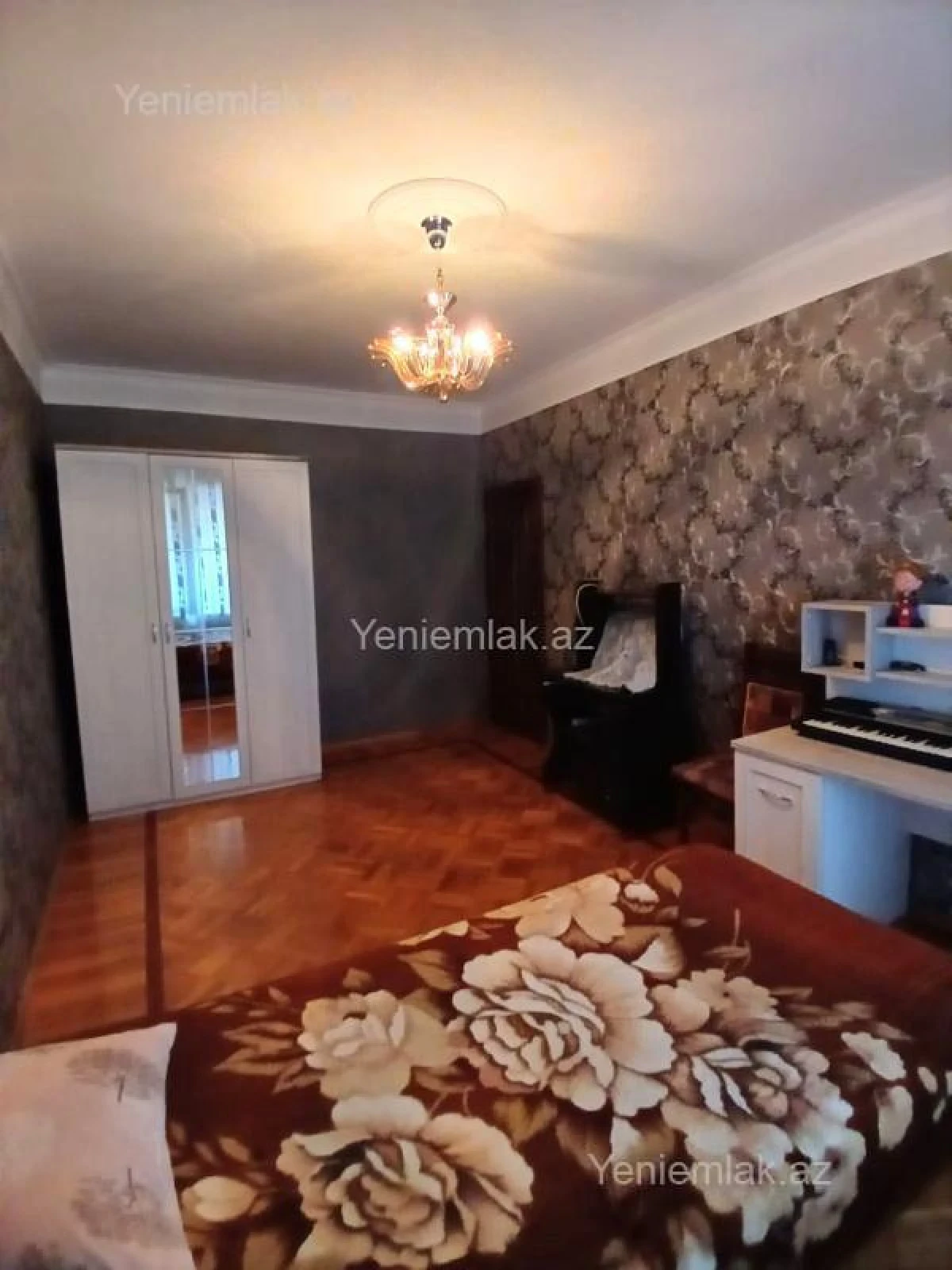 Satılır 4 otaqlı köhnə tikili 120 m²