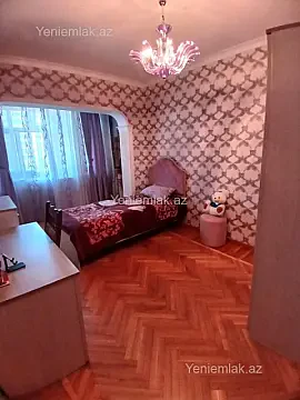 Satılır 4 otaqlı köhnə tikili 120 m²