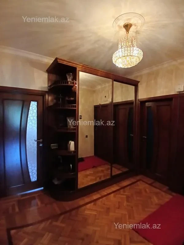Satılır 4 otaqlı köhnə tikili 120 m²