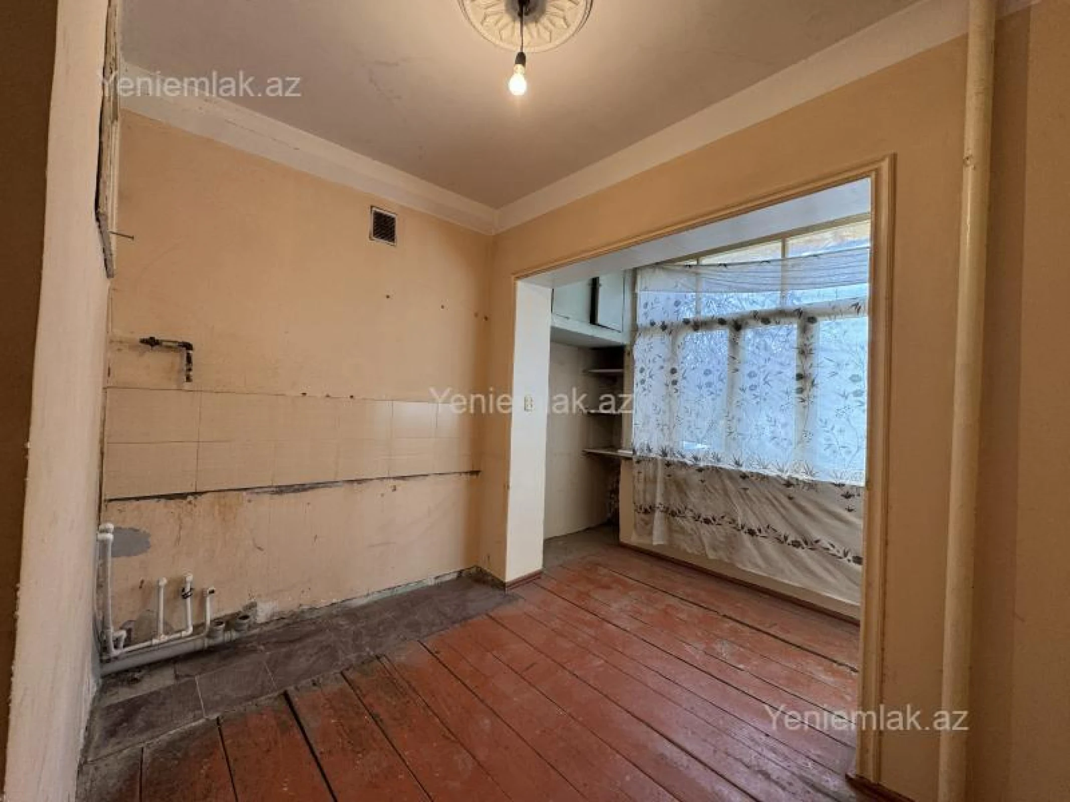 Satılır 3 otaqlı köhnə tikili 72 m²