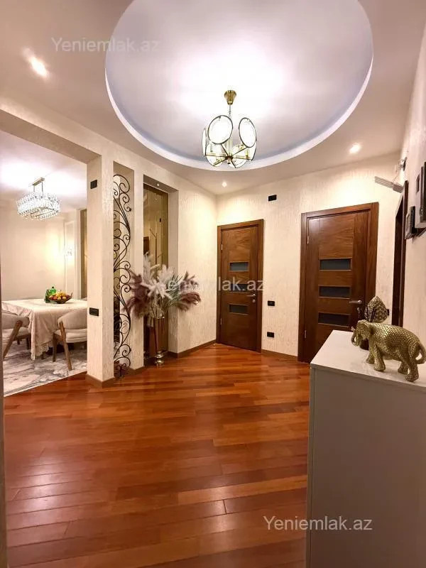 Satılır 3 otaqlı yeni tikili 100 m²