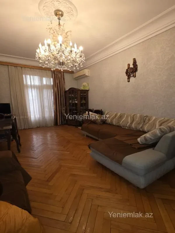 Satılır 3 otaqlı köhnə tikili 75 m²