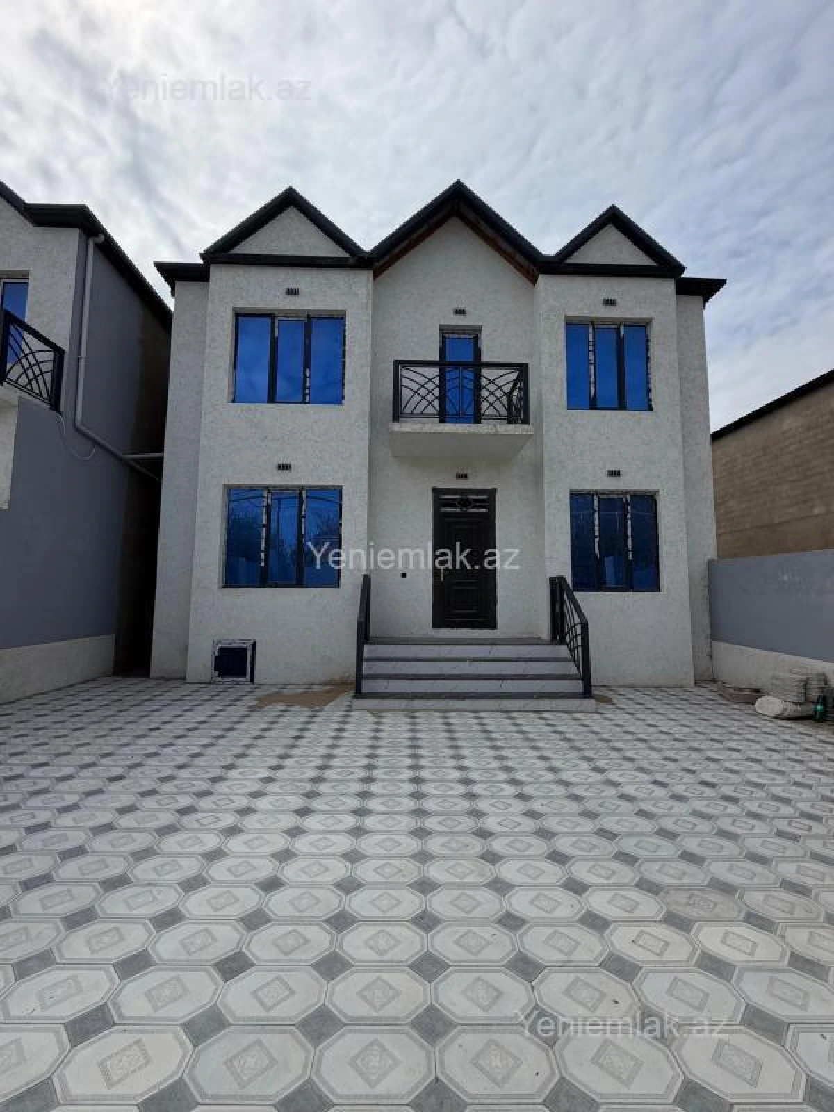 Satılır 5 otaqlı həyət evi 180 m²