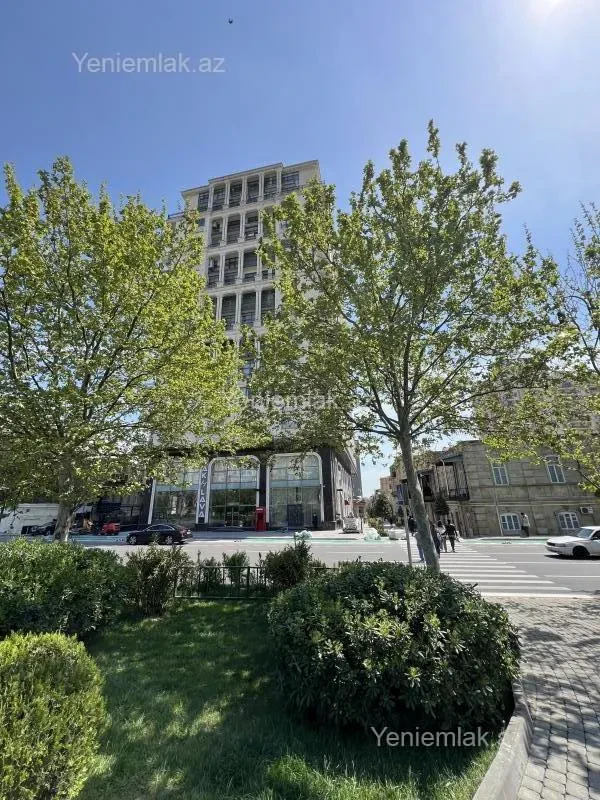 Satılır 3 otaqlı yeni tikili 185 m²