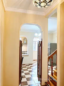 Satılır 3 otaqlı köhnə tikili 100 m²