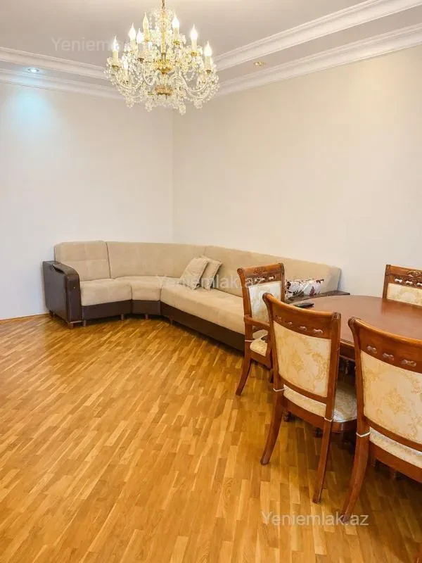 Satılır 3 otaqlı köhnə tikili 100 m²
