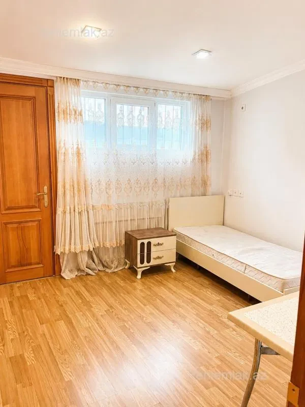 Satılır 3 otaqlı köhnə tikili 100 m²
