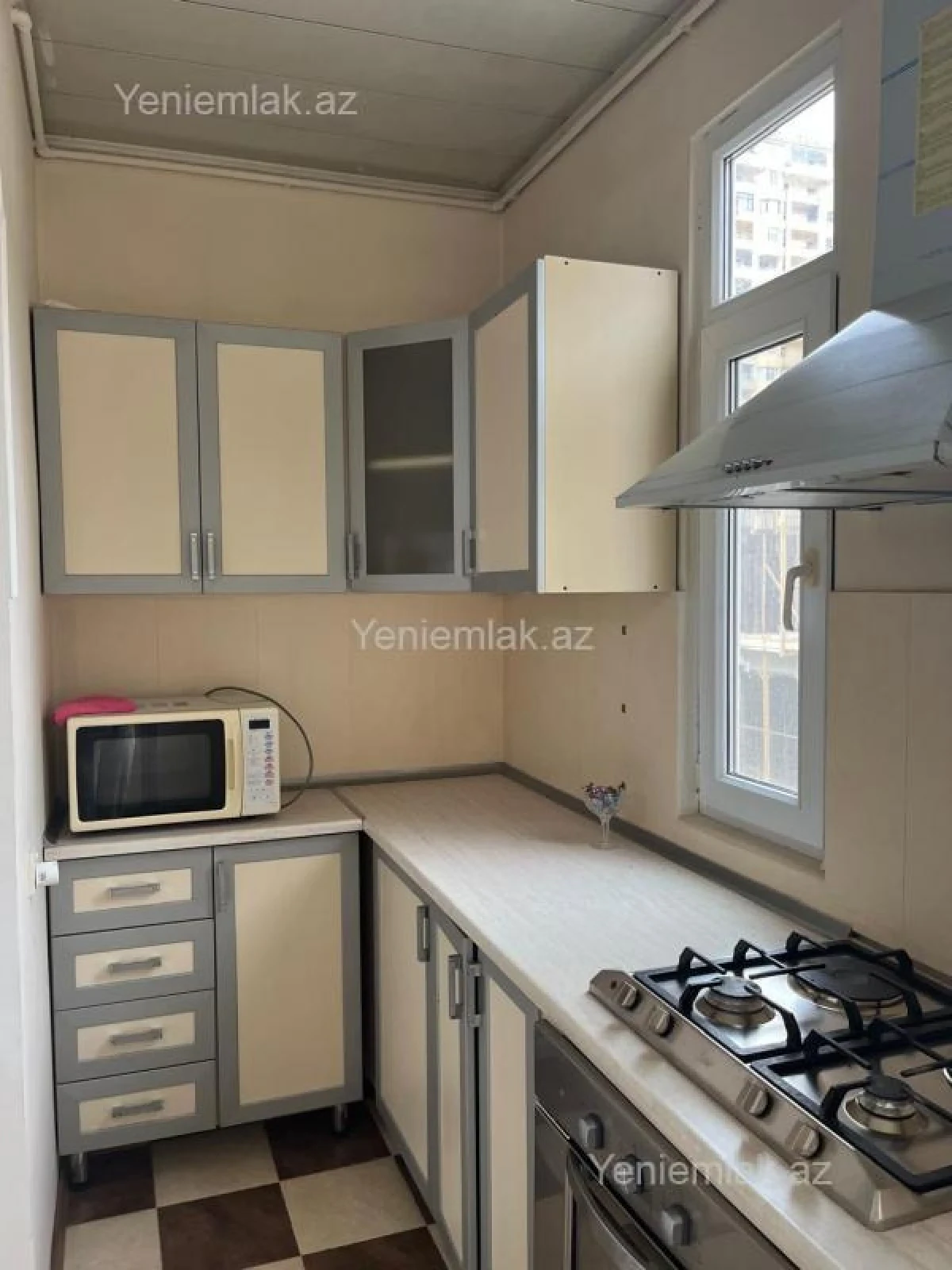 Satılır 3 otaqlı köhnə tikili 100 m²