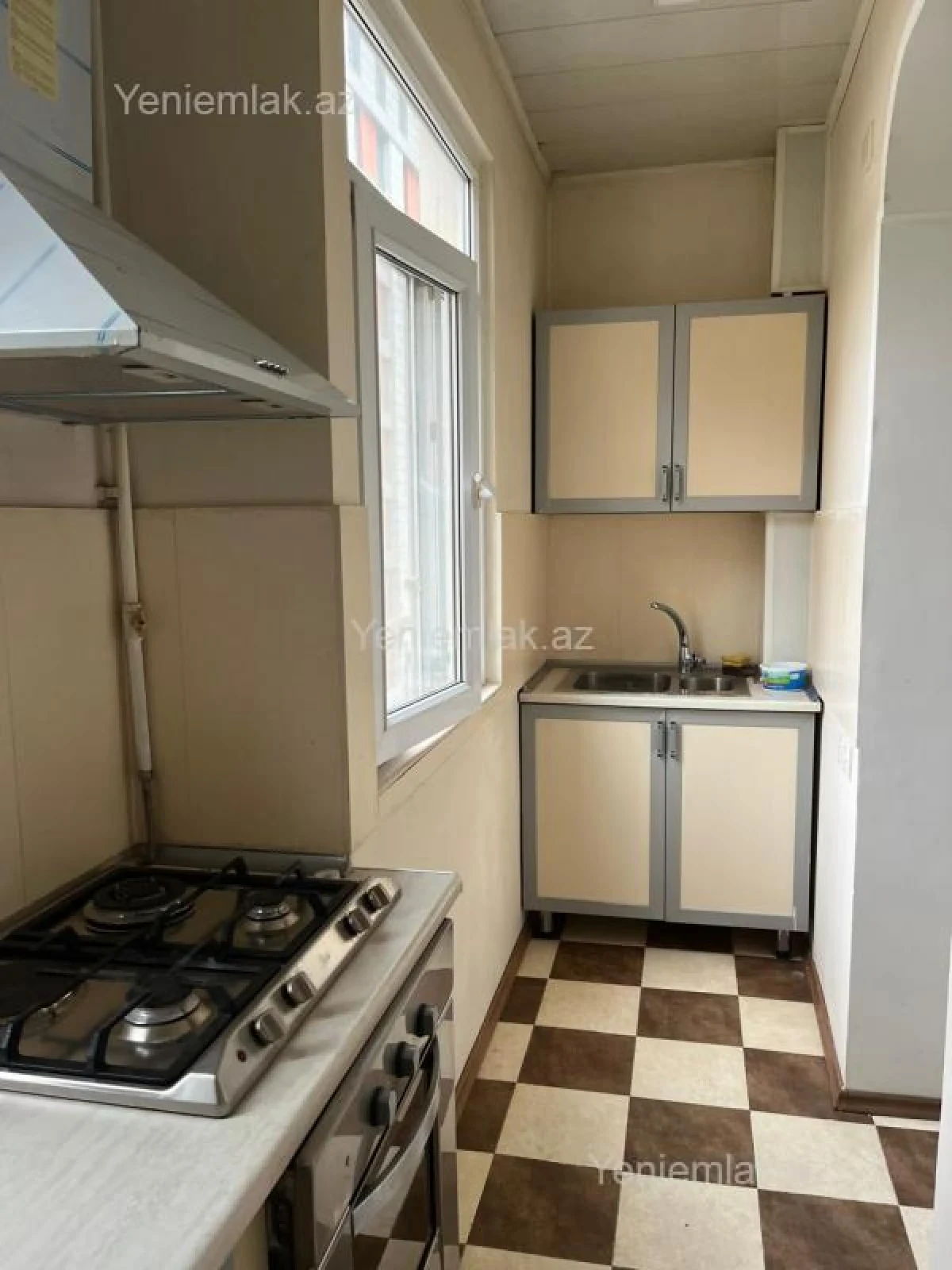 Satılır 3 otaqlı köhnə tikili 100 m²