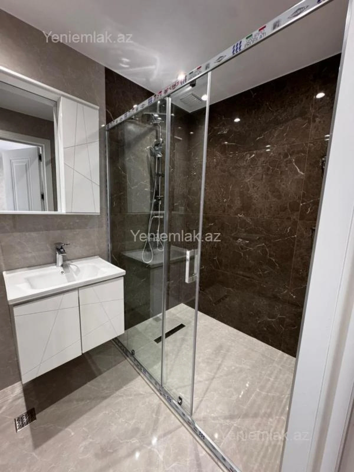 Satılır 3 otaqlı köhnə tikili 70 m²