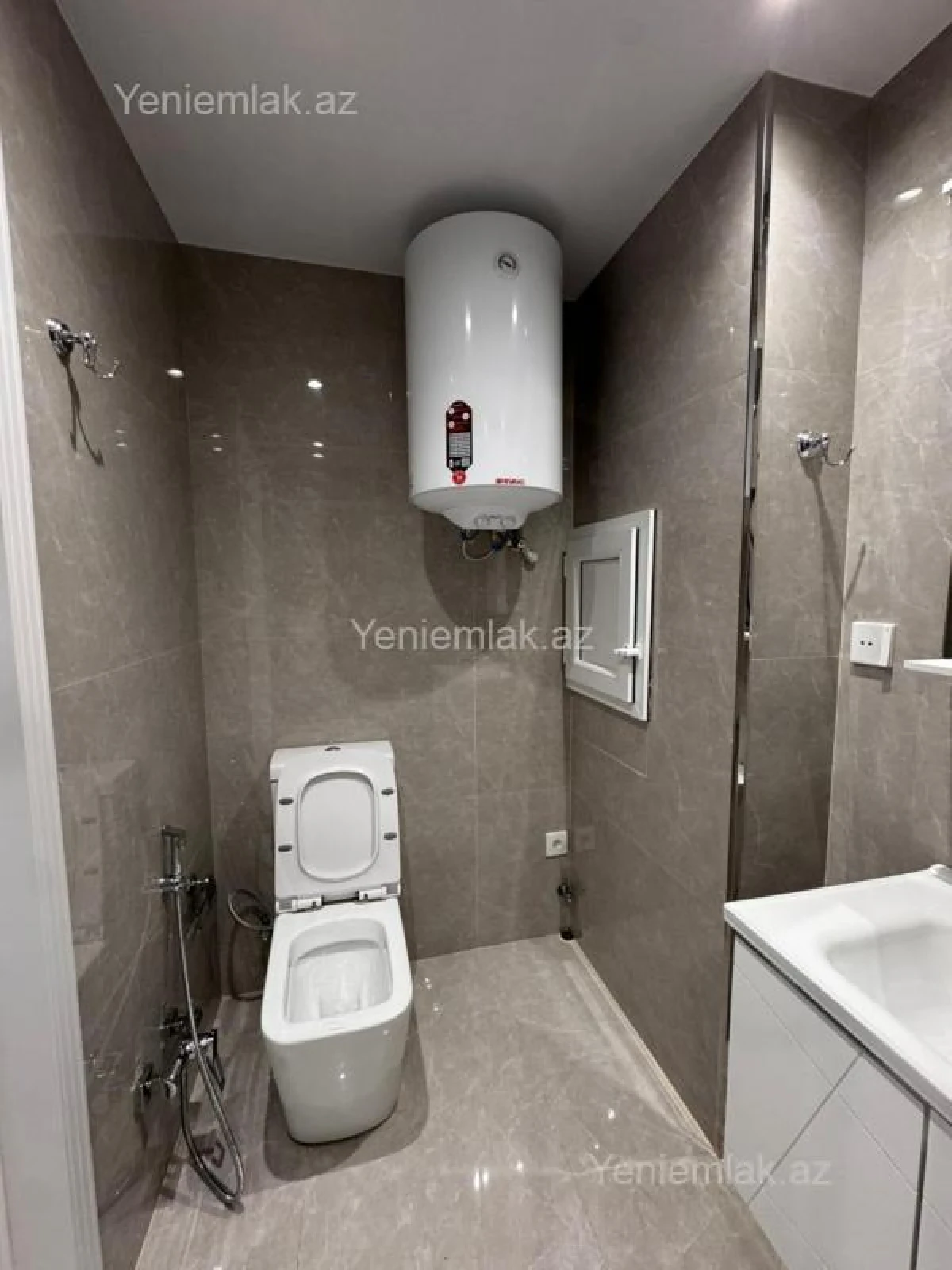 Satılır 3 otaqlı köhnə tikili 70 m²