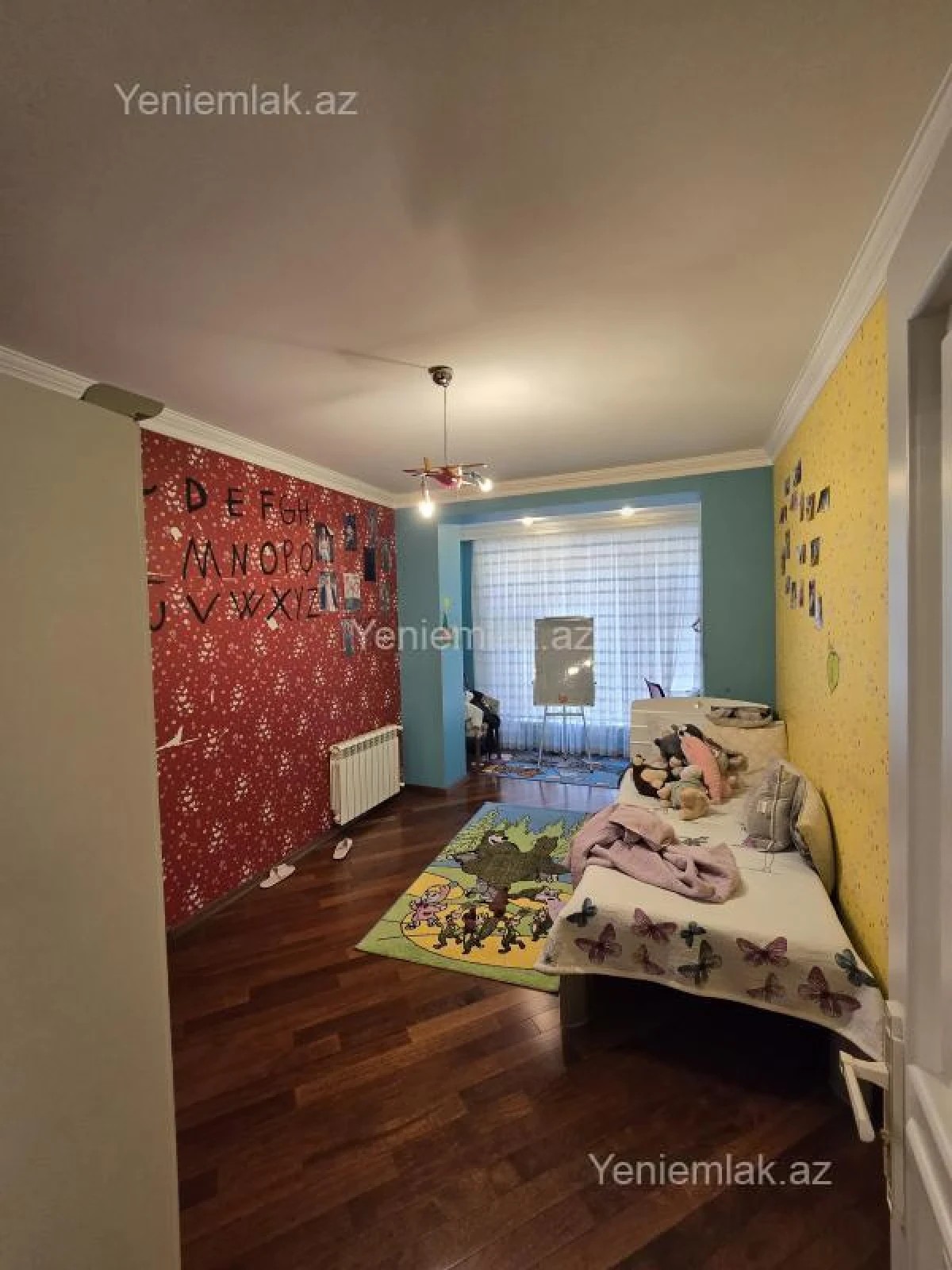 Satılır 4 otaqlı köhnə tikili 130 m²