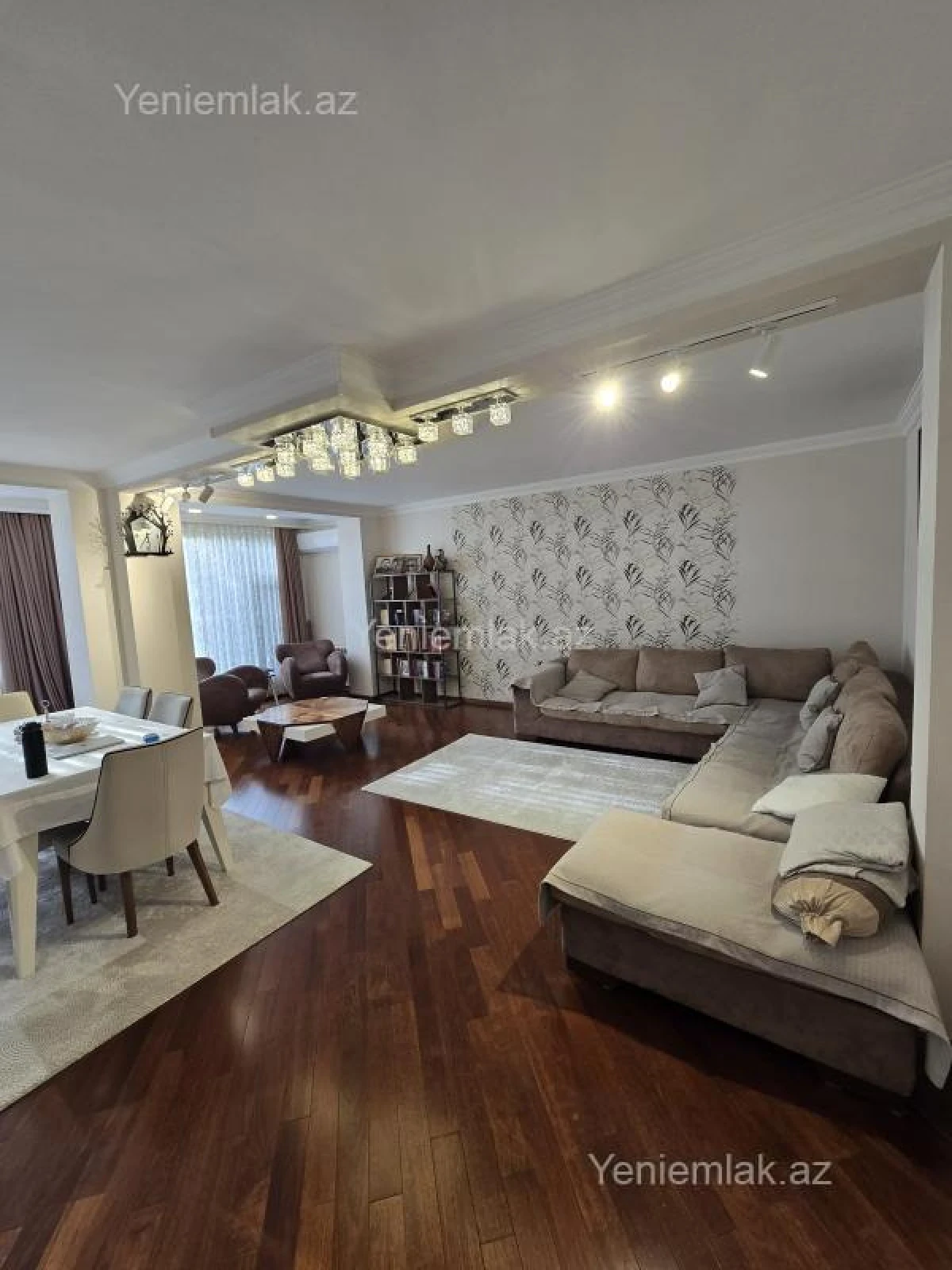 Satılır 4 otaqlı köhnə tikili 130 m²