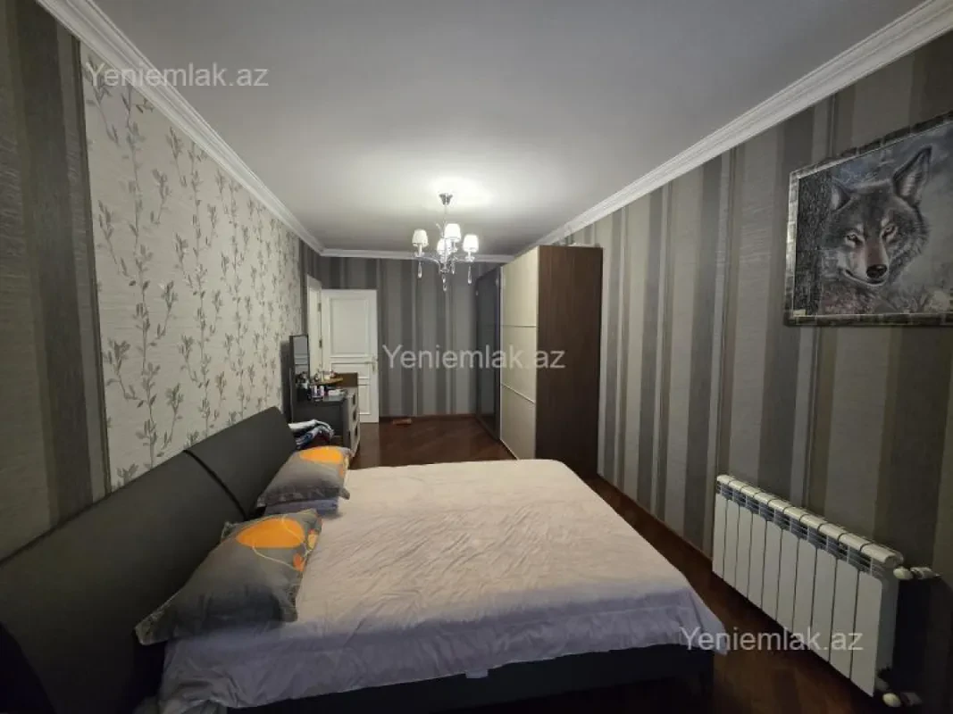 Satılır 4 otaqlı köhnə tikili 130 m²