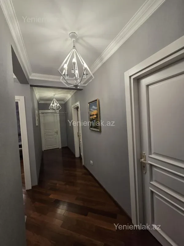 Satılır 4 otaqlı köhnə tikili 130 m²