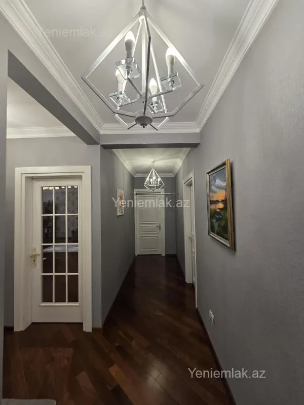 Satılır 4 otaqlı köhnə tikili 130 m²