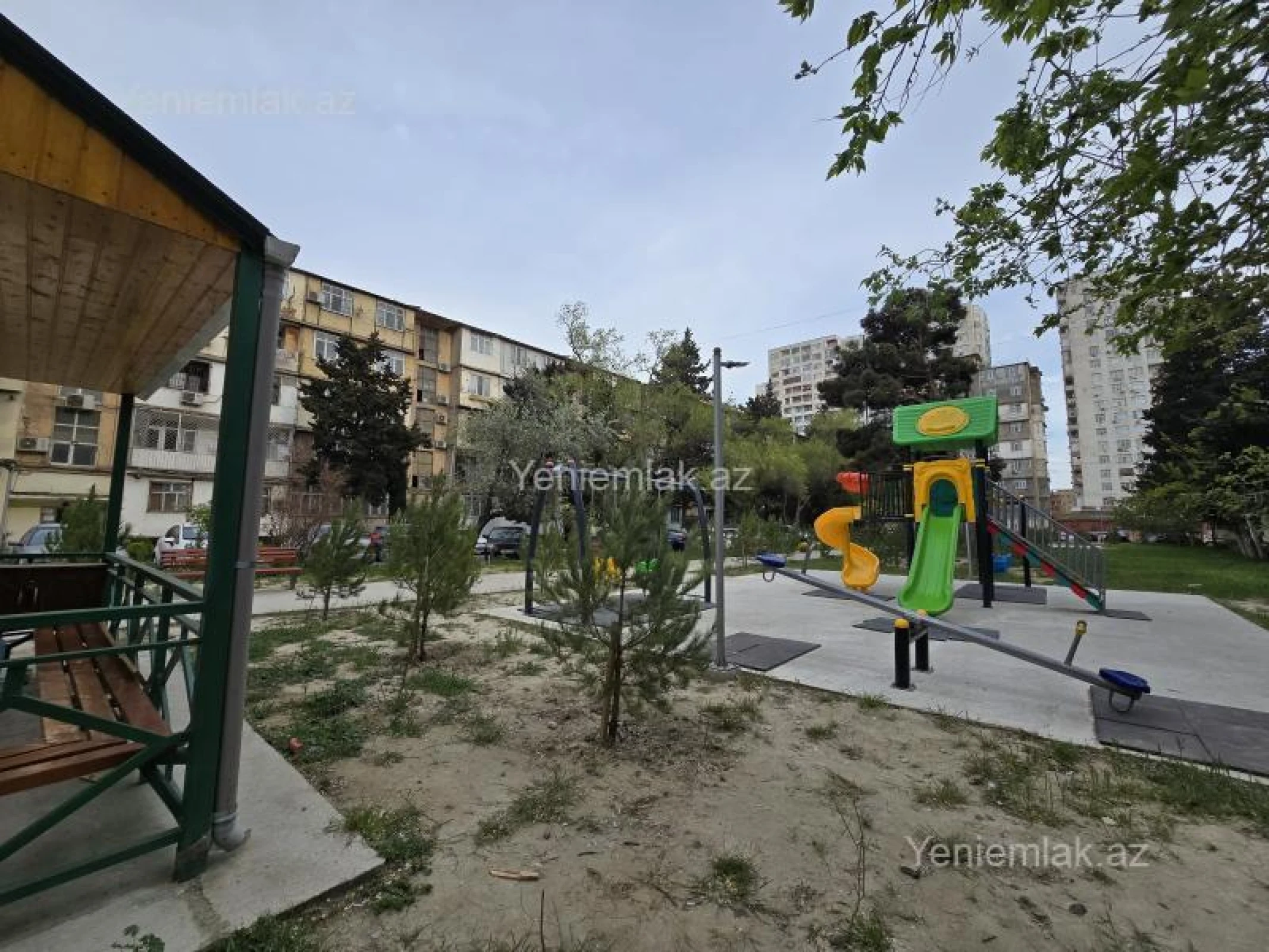 Satılır 4 otaqlı köhnə tikili 130 m²