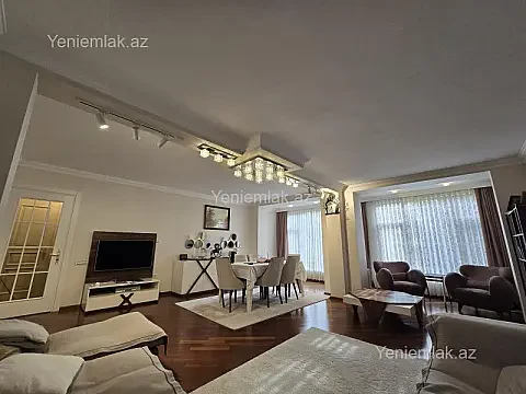 Satılır 4 otaqlı köhnə tikili 130 m²