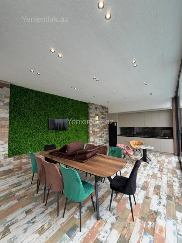 Satılır 5 otaqlı həyət evi 250 m²