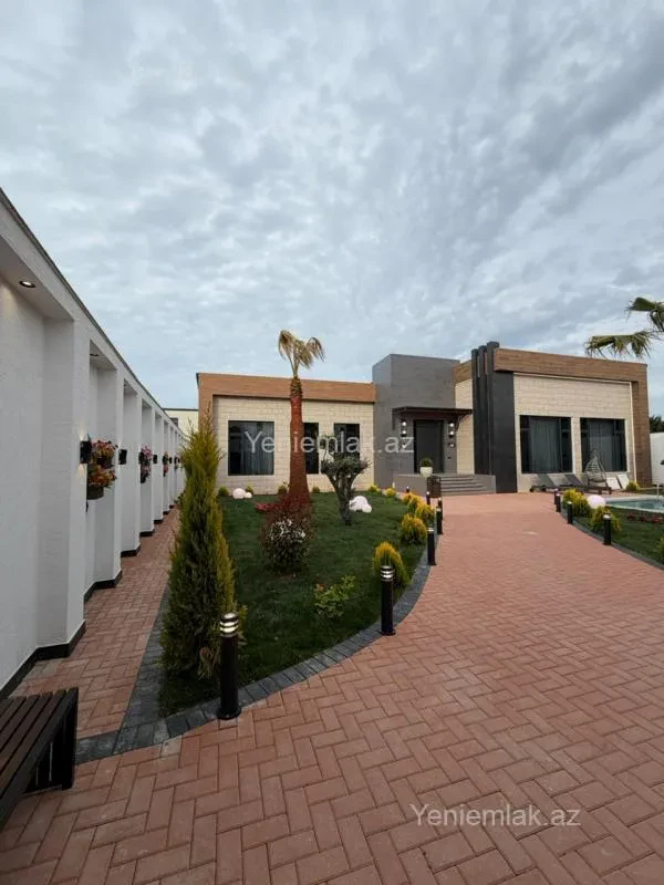 Satılır 5 otaqlı həyət evi 250 m²