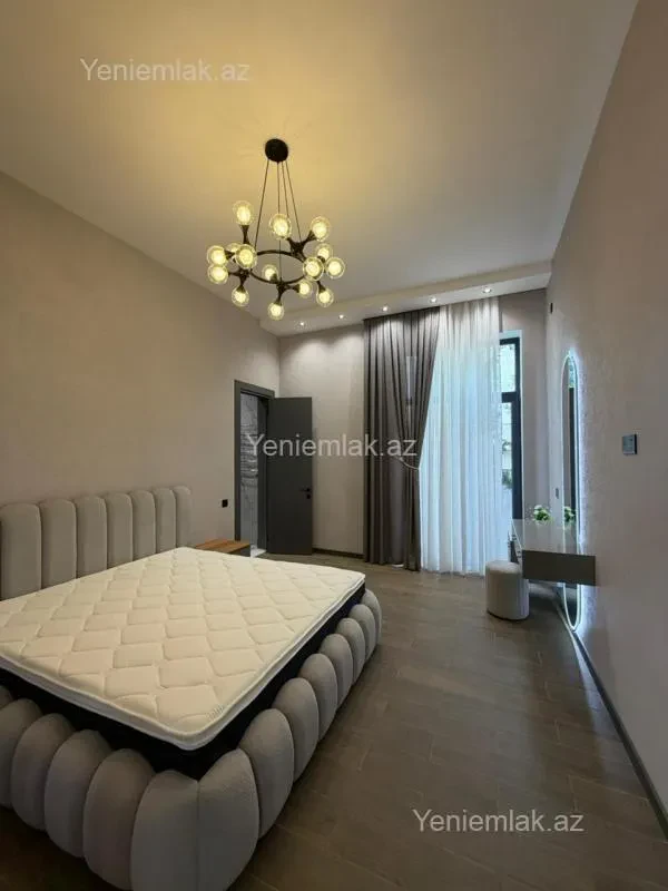 Satılır 5 otaqlı həyət evi 250 m²