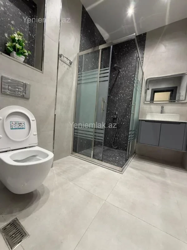Satılır 5 otaqlı həyət evi 250 m²
