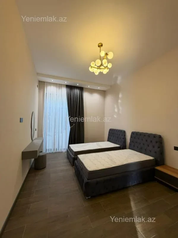 Satılır 5 otaqlı həyət evi 250 m²