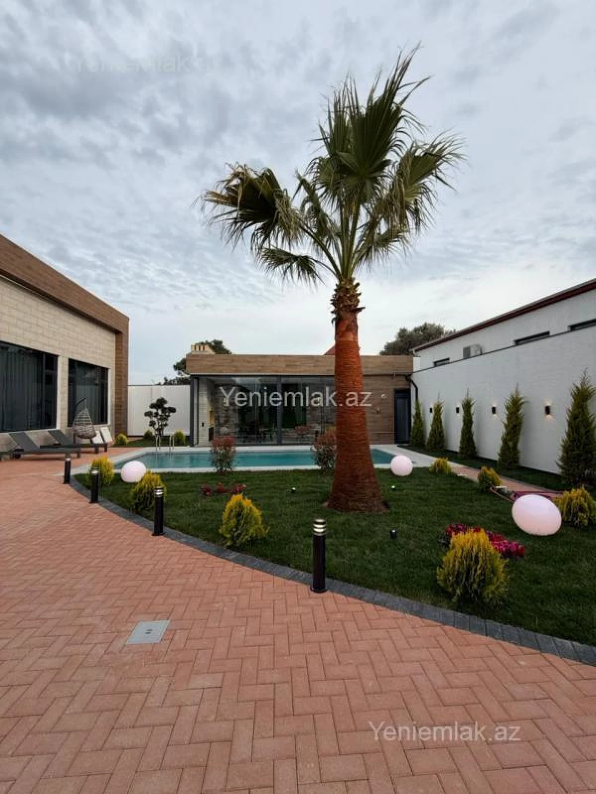 Satılır 5 otaqlı həyət evi 250 m²