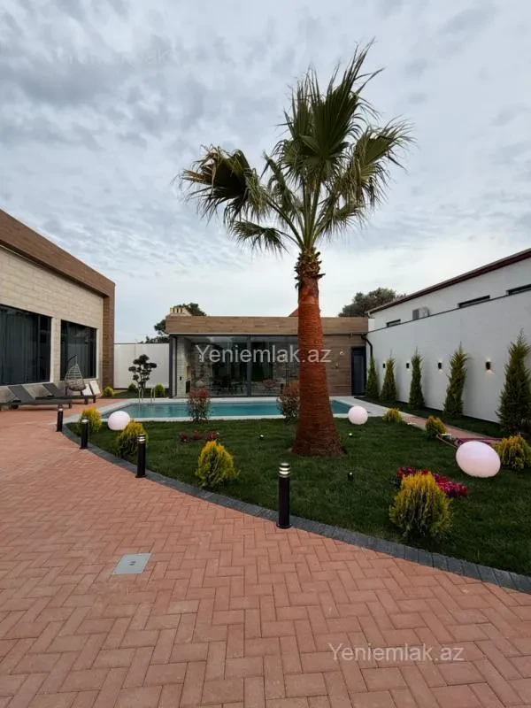 Satılır 5 otaqlı həyət evi 250 m²