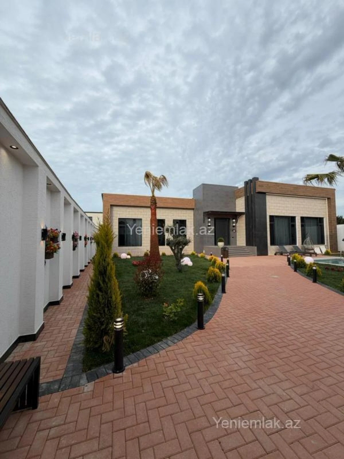 Satılır 5 otaqlı həyət evi 250 m²